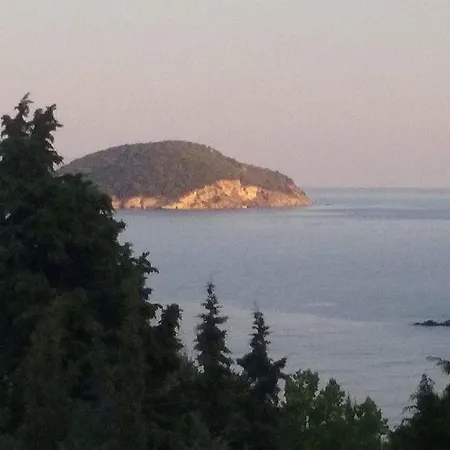 Akrotiri PalaiónTsiflíkion